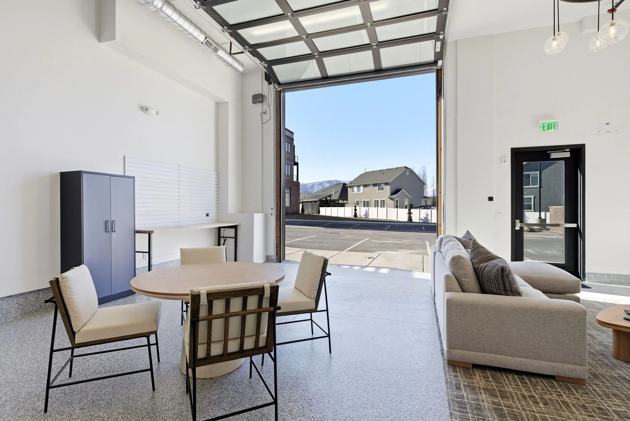 Open transition between rooms