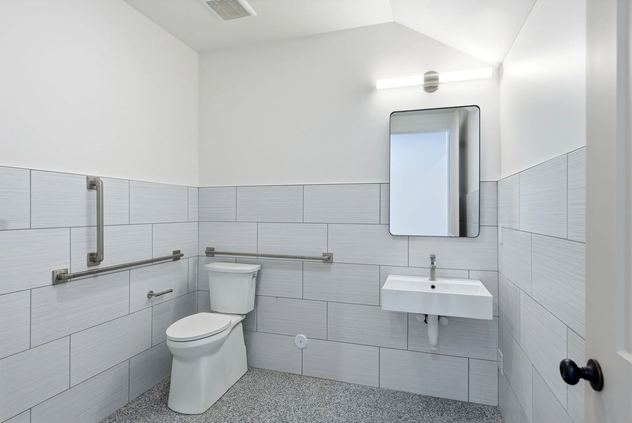 Sitting room with armchairs