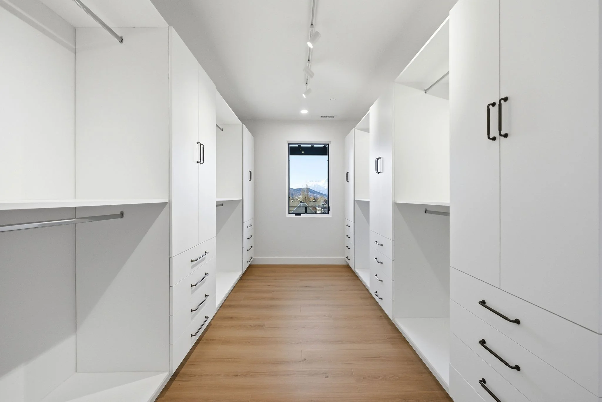 Bath counter with stone surface