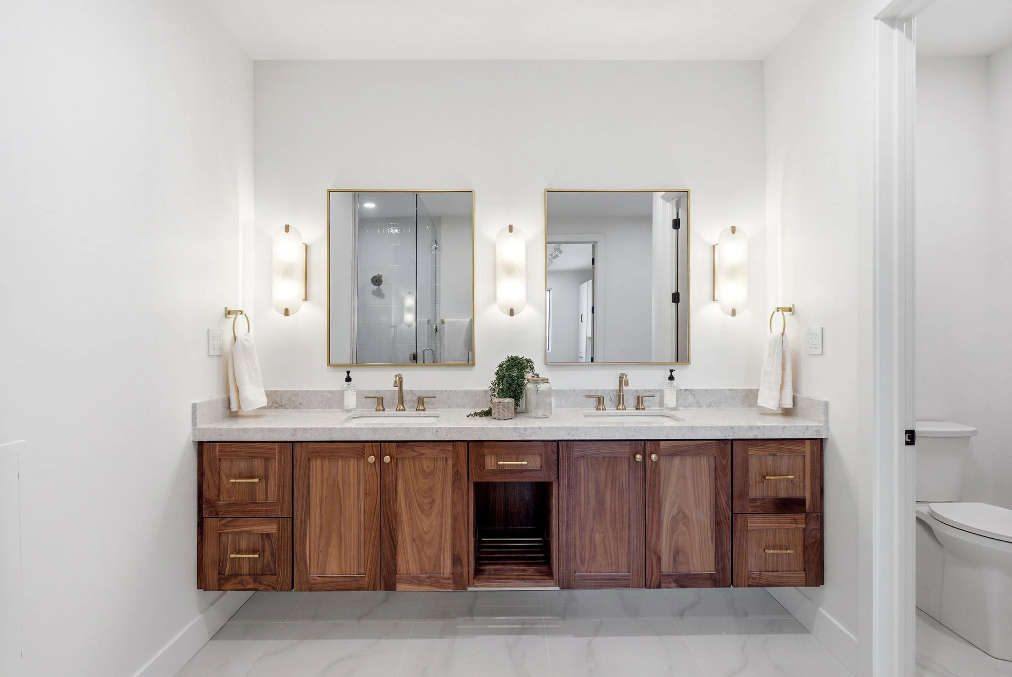 Bathroom natural stone surfaces